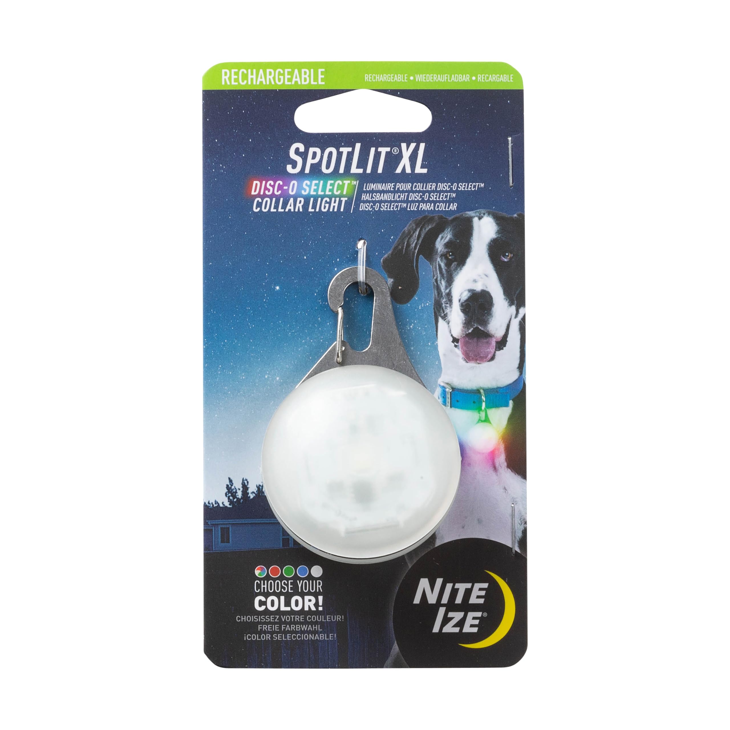 SpotLit XL de Nite Ize ilumina el collar para paseos nocturnos.