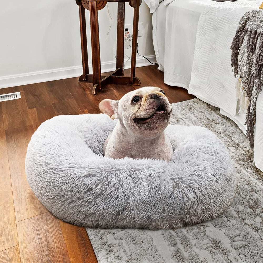 Detalle de borde elevado en la cama donut Nononfish para apoyo de cabeza.