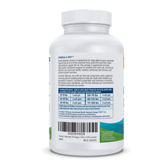 Nordic Naturals Omega-3 Pet, perro recibiendo cápsula, fácil de administrar, para una rutina diaria de cuidado.