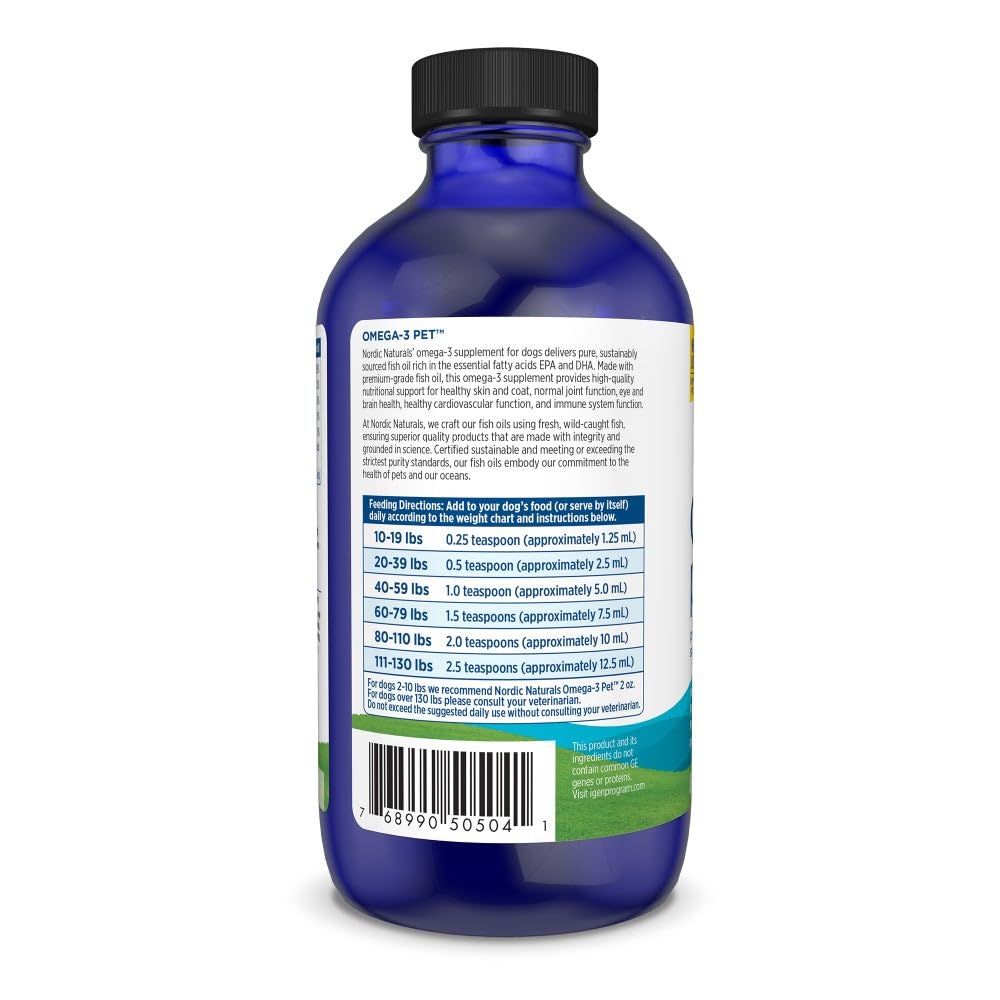 Perro recibiendo Nordic Naturals Omega-3 Pet de comida diaria, preparado para consumir