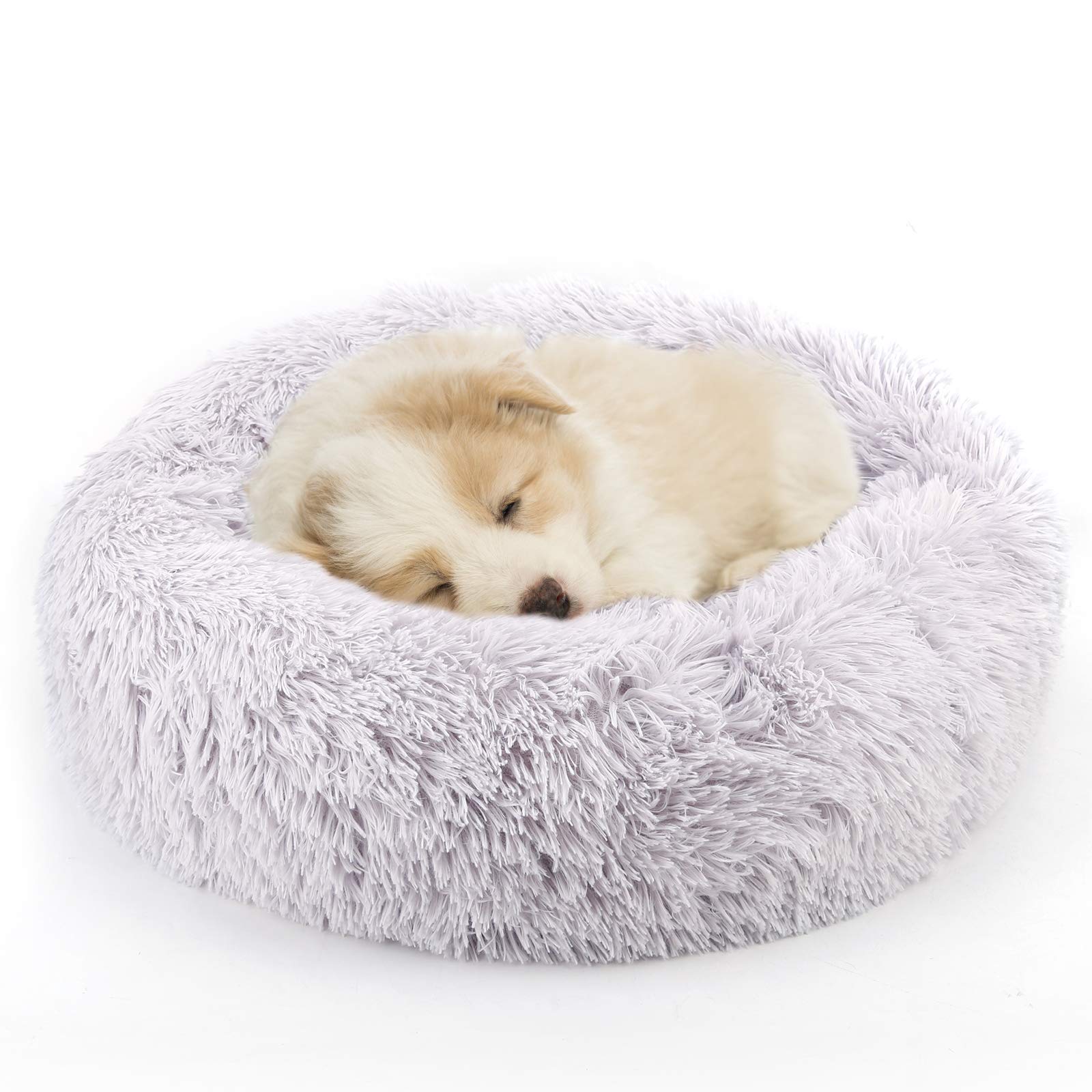 La cama NOYAL Donut para perro pequeño ofrece confort y seguridad para dormir.