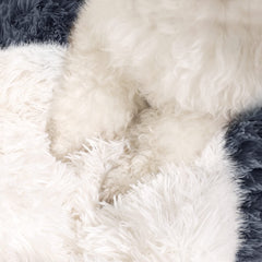 NOYAL cama dona capucha, textura peluche para sensación de abrigo.