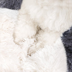 NOYAL cama-donut-capucha base impermeable evita derrames y facilita limpieza.