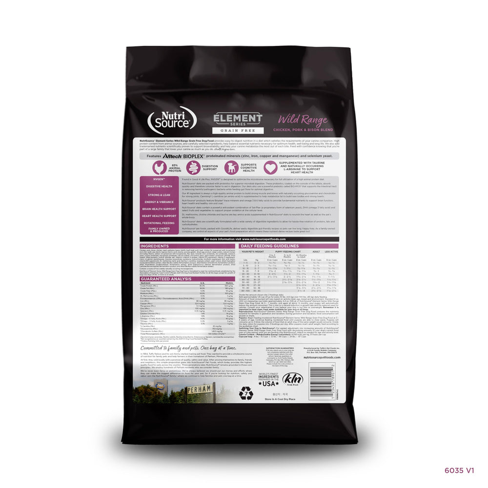 NutriSource Element Series Wild Range, perro comiendo feliz, experiencia de sabor natural.