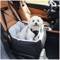 Oiilores asiento para perros pequeños enfocado en seguridad durante el viaje en coche.
