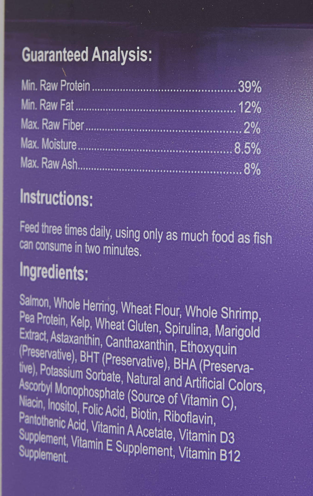 Omega One Hojuelas para cíclidos, se dispersan fácilmente en agua para alimentación suave.