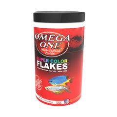 Flakes cayendo en el acuario realzan el color natural de los peces.