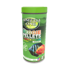 Omega One Super Color Kelps Pellets en agua, se disuelven lentamente y mantienen el color natural.