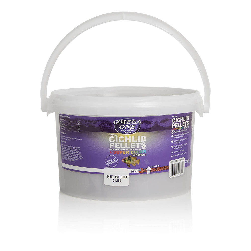 Omega One Super Color pellets flotantes para cíclidos pequeños muestran pigmentos naturales para colores vivos.