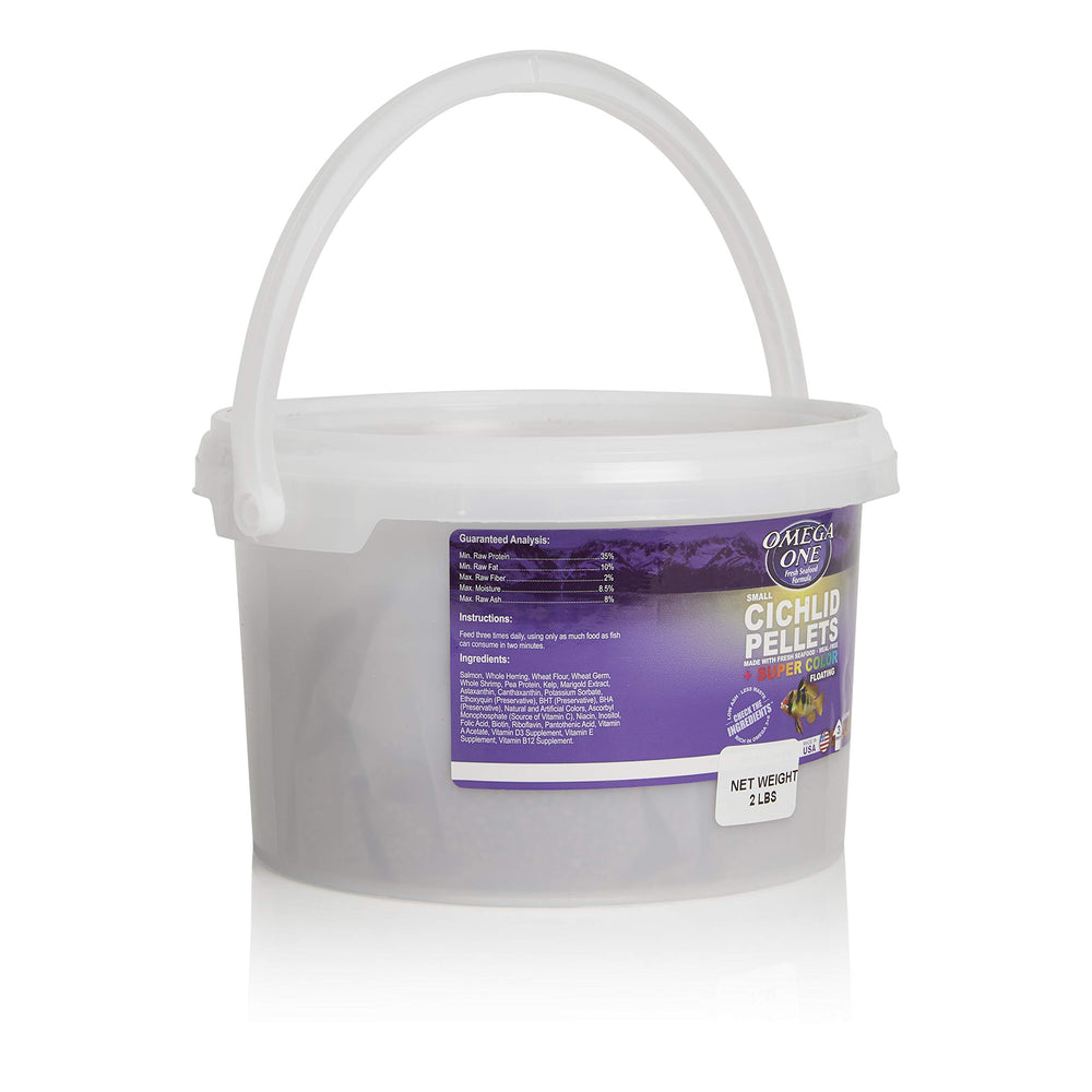 Pellets flotantes Omega One para cíclidos con pigmentos naturales y colores definidos.