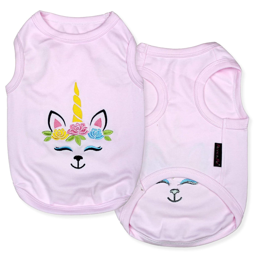 Camiseta Parisian Pet con unicornio bordado en rosa, ideal para paseos con estilo.