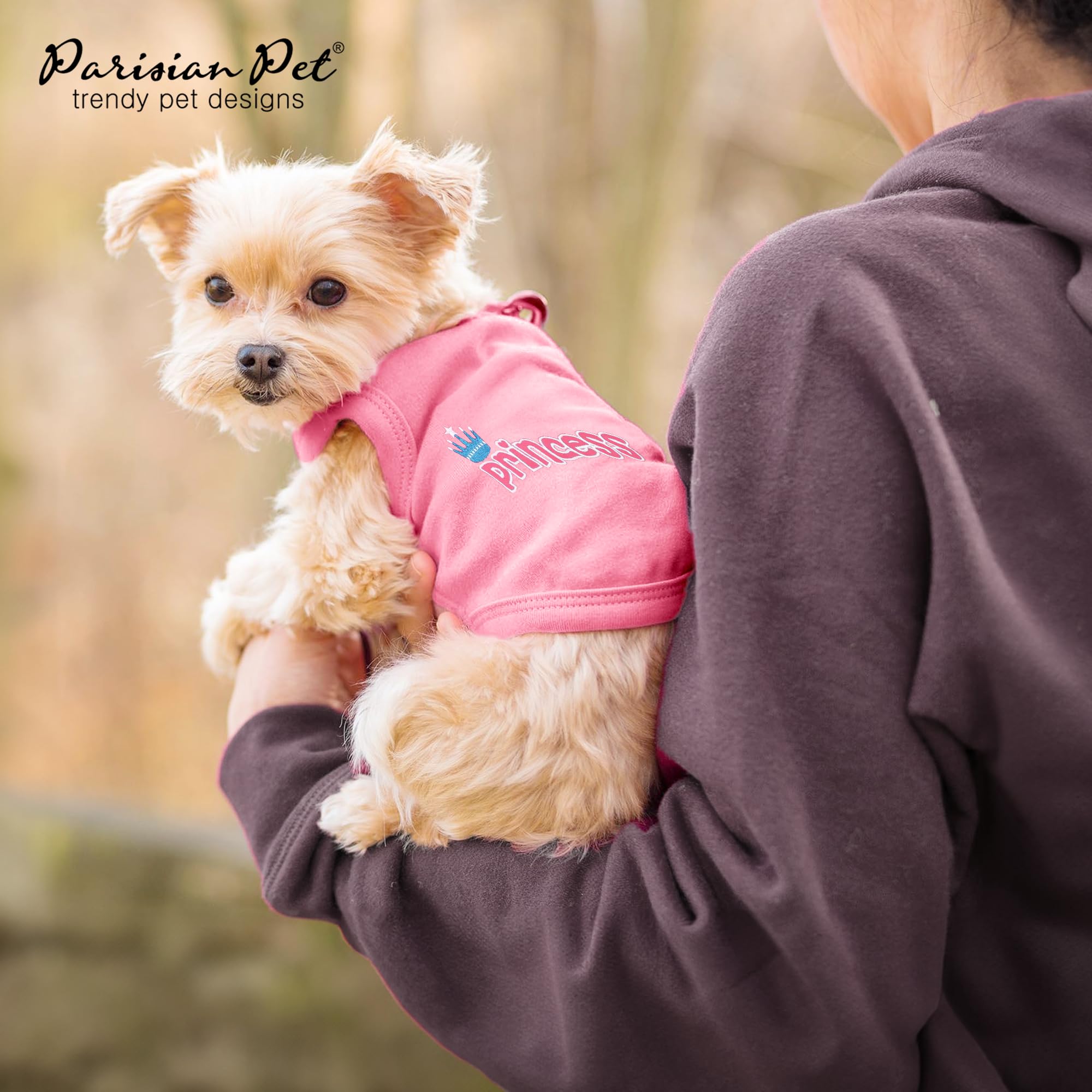 Bordado Princess eleva el estilo en ocasiones especiales para tu perro.