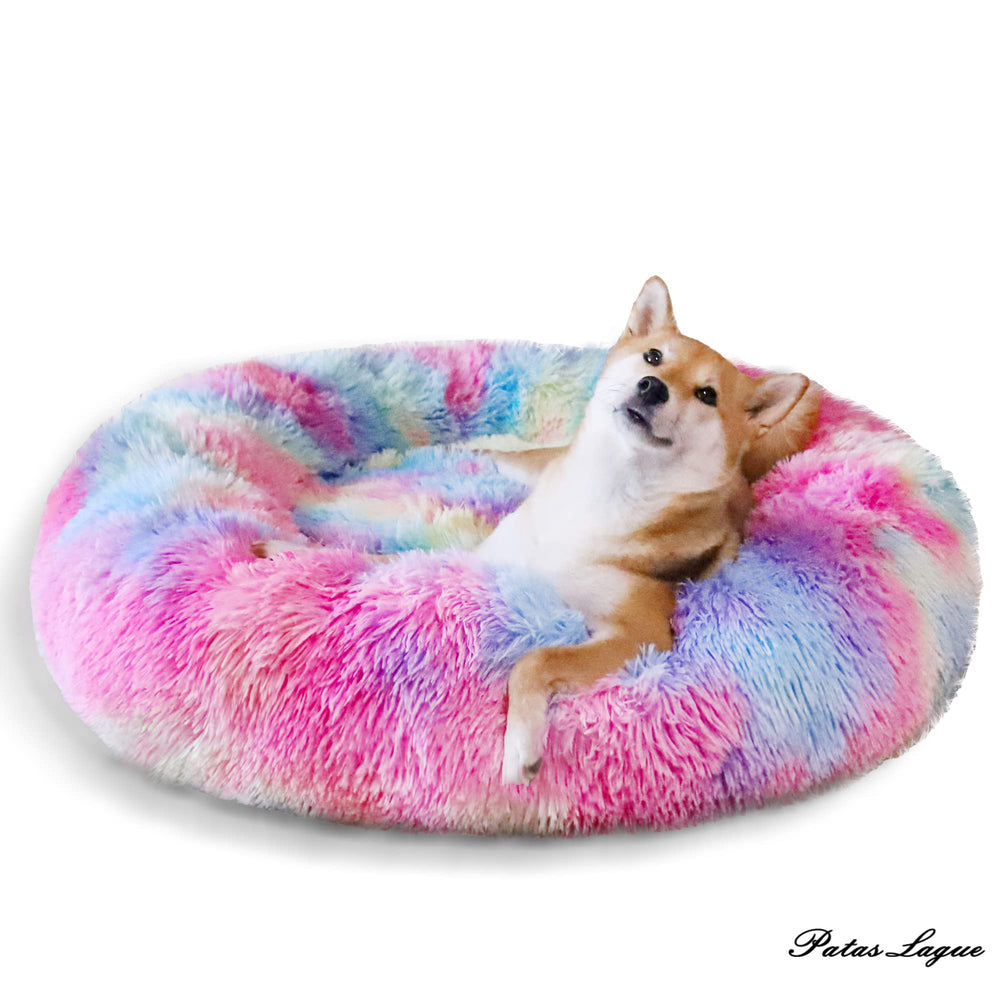 Patas Lague cama acolchada con pelaje sintético, ideal para siestas acogedoras.