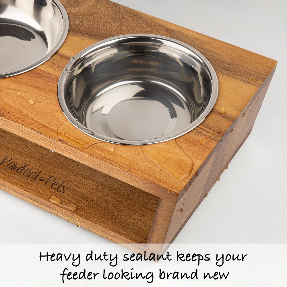 Pawfect Pets: detalle de madera de acacia para una estética cálida y duradera.