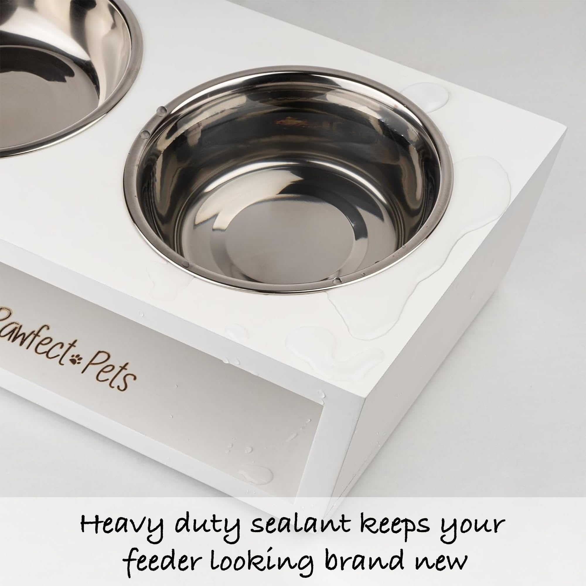 Soporte de tazones elevados Pawfect Pets, diseño duradero y estable.