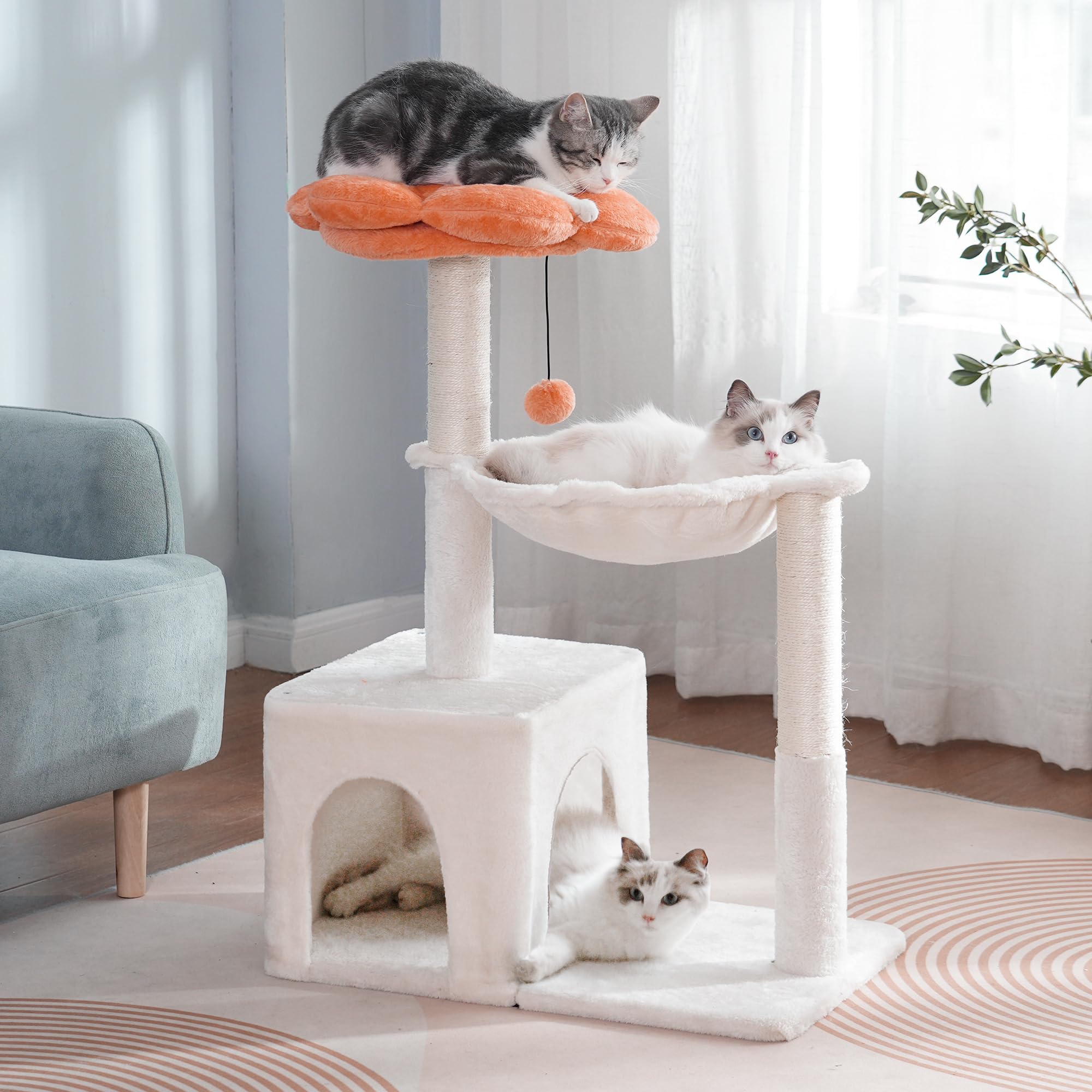 Pawfessor arbol-gato-flor-acabado-beige, estilo suave para interiores.