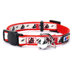 Collar Pawtitas para gato brilla en oscuridad, ideal para paseos nocturnos.