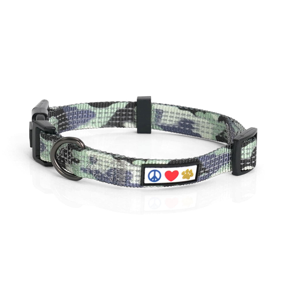 Collar Pawtitas reflectante camuflaje gris para perros grandes, mayor visibilidad nocturna.