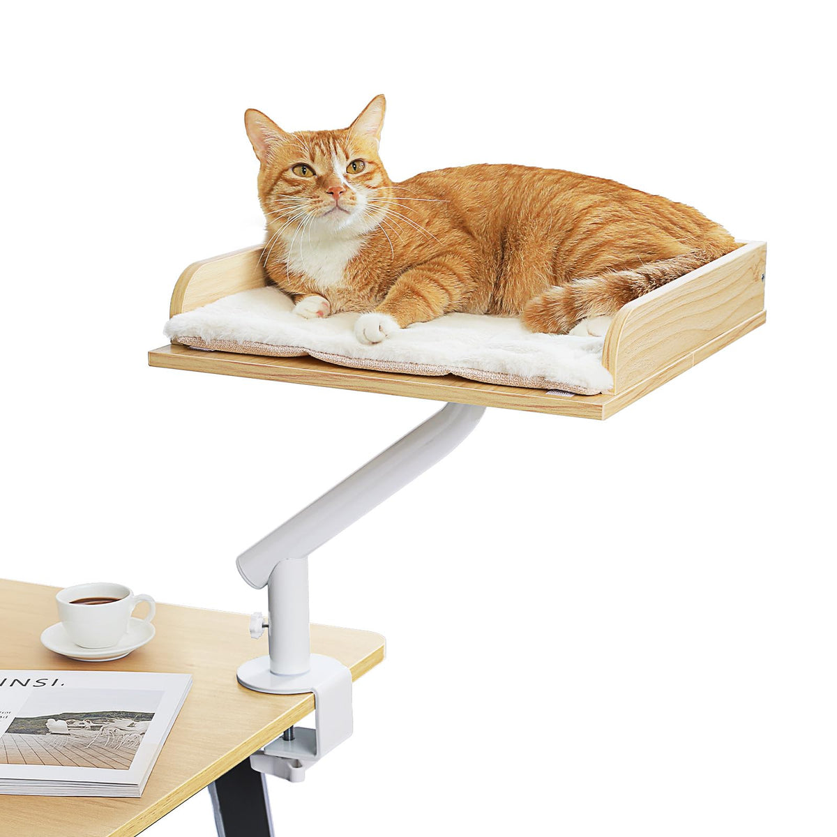 PAWZ Road Cama escritorio gato beige, vista frontal, muestra cercanía para el trabajo.