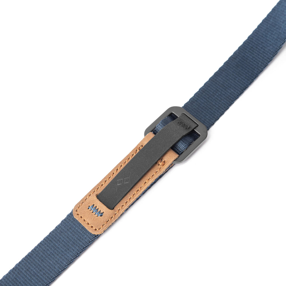 Peak Design Leash: uso en cuello para sesiones discretas y largas.