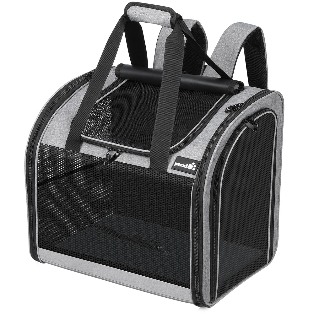 Mochila para gatos Pecute con interior ampliado para mayor libertad de movimiento.
