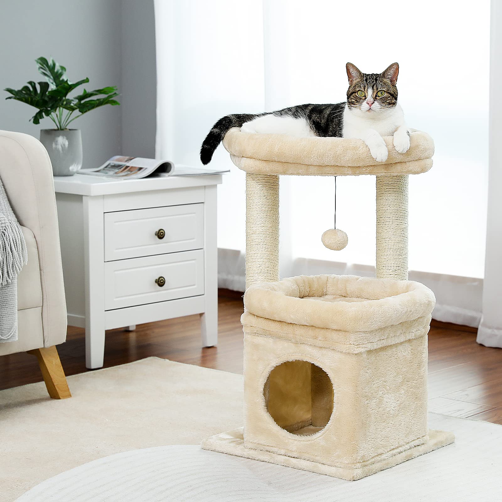 PEQULTI Cat Tree diseño atractivo que complementa la decoración.