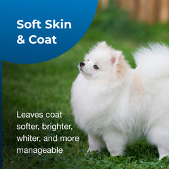 PetAg Fresh ’n Clean Snowy-Coat Shampoo pelaje brillando tras enjuague.