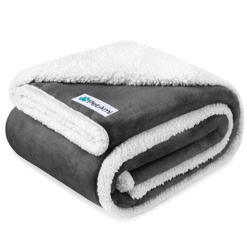 Manta impermeable PetAmi para perros protege el sofá de manchas.