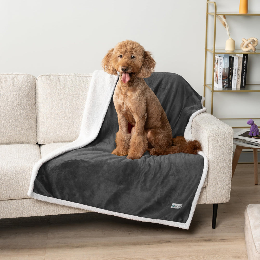 Manta PetAmi para cama de mascotas mantiene textiles limpios y secos.