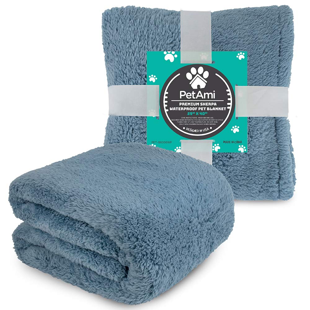 Manta PetAmi protege camas y cojines con tela impermeable.