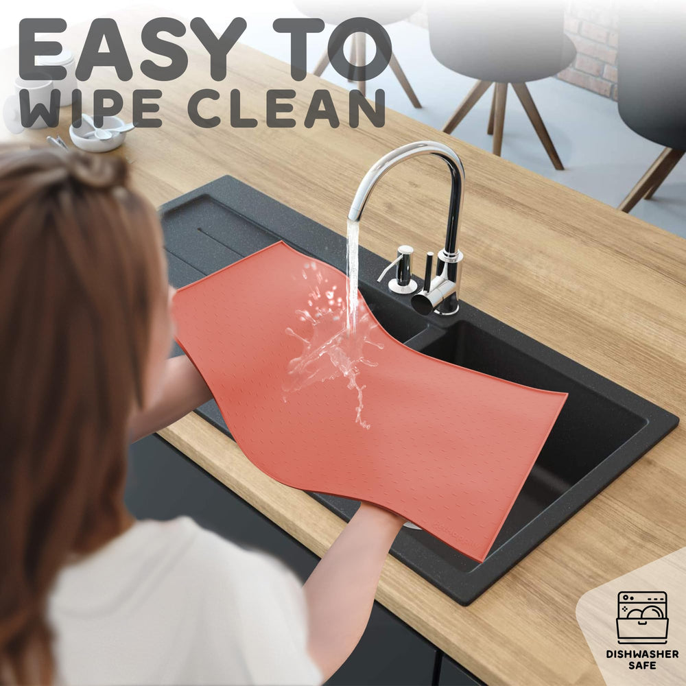 PETHAPPILY tapete con bordes elevados previene derrames y deslizamientos.