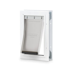 PetSafe Freedom: puerta de aluminio con cierre magnético para evitar corrientes.