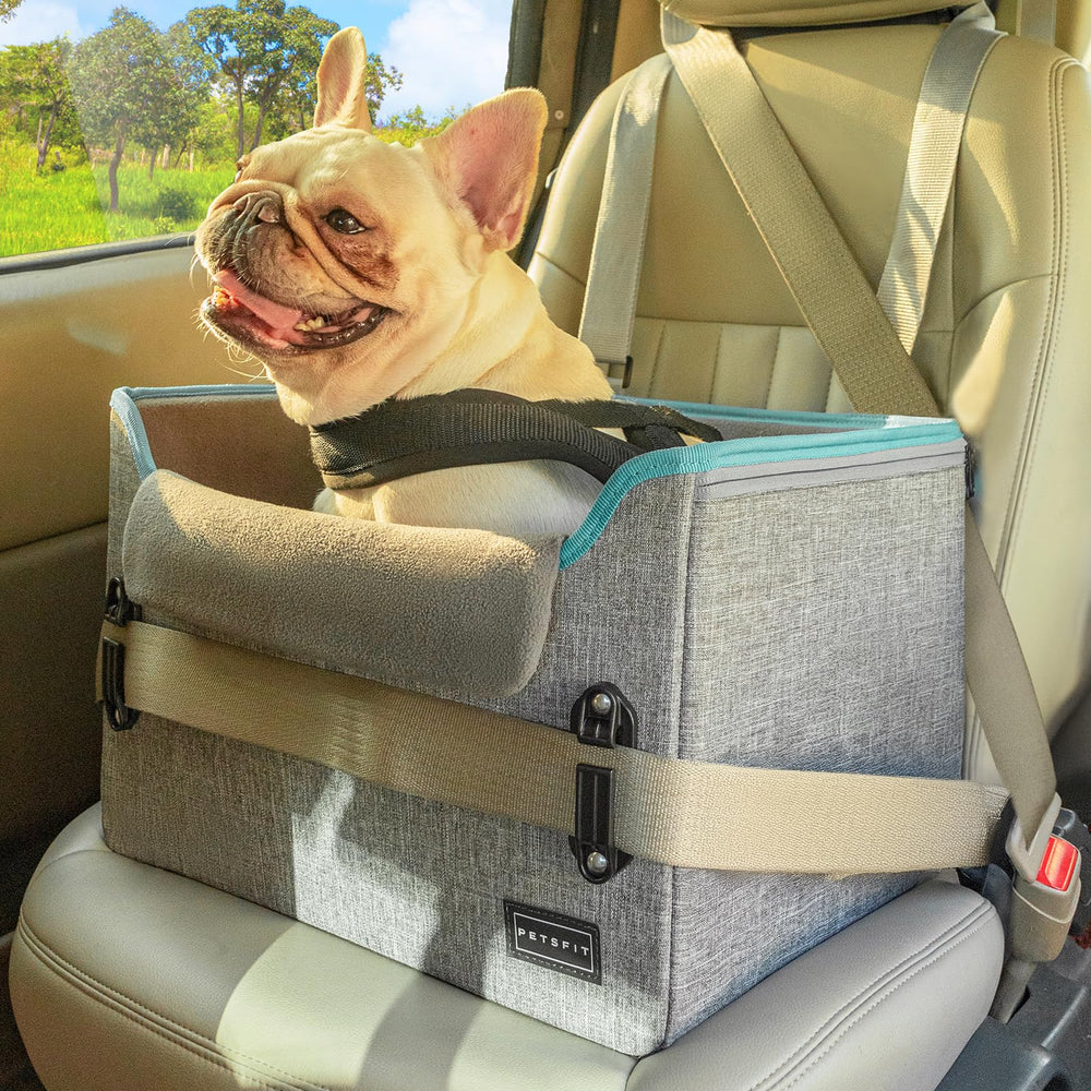 PETSFIT muestra el asiento coche para perro pequeño con hebillas seguras para viajes más tranquilos.