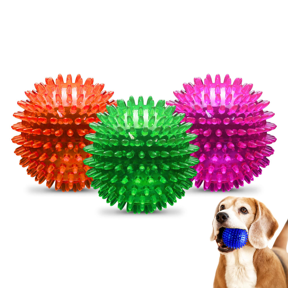 PetSport Gorilla Spiky Ball en acción para perros pequeños, listo para juego activo