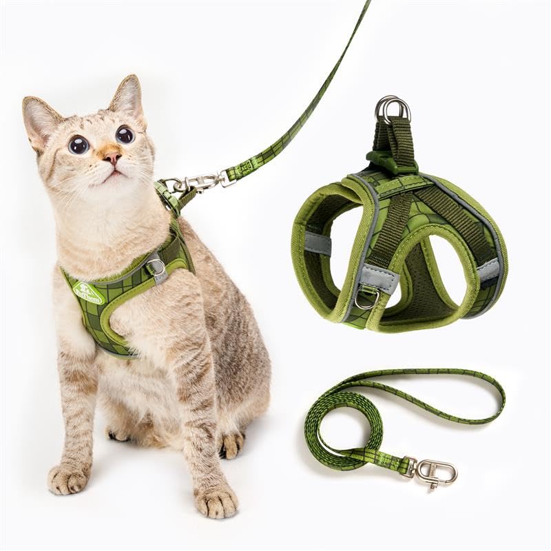 PetThem arnés de gato con diseño seguro para evitar escapes durante caminatas.