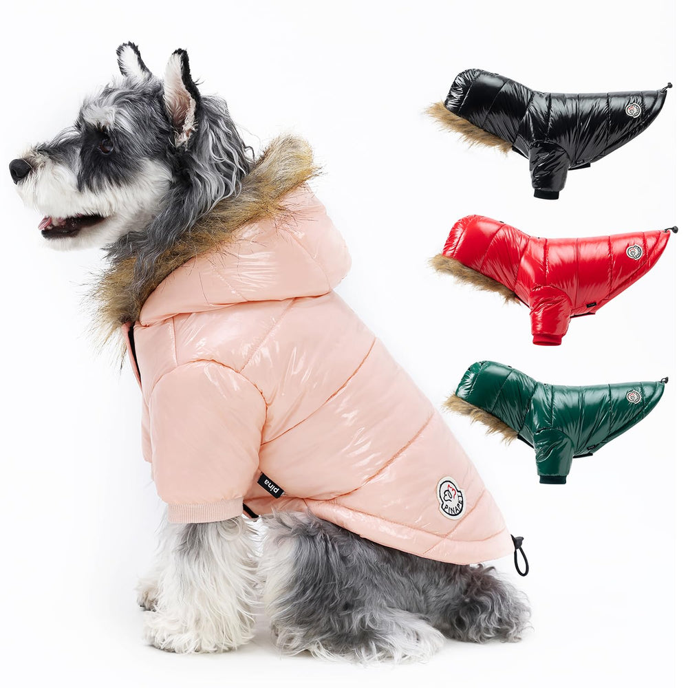 Abrigo para perro PINA, vista general con capucha de pelo sintético para clima frío.