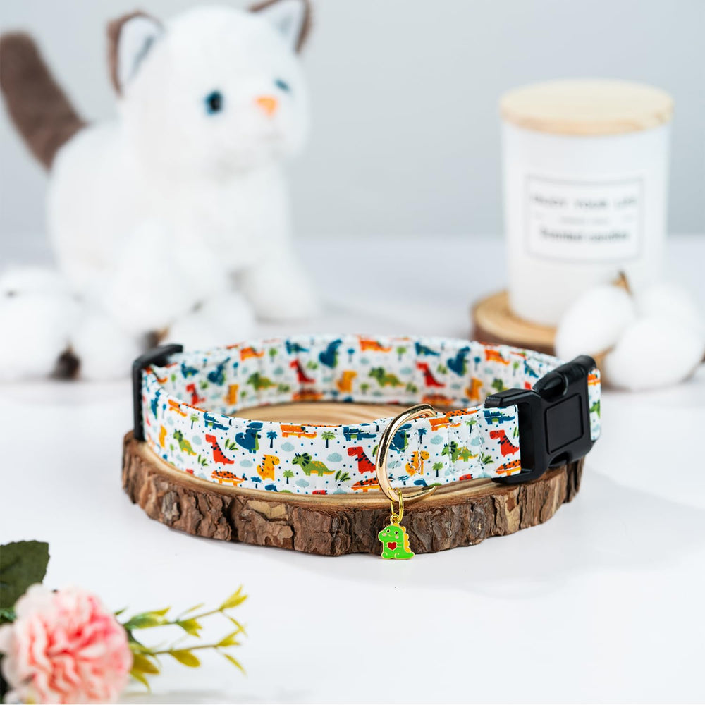 Collar PREHAI en colores brillantes con dinosaurio blanco, cómodo para uso diario.