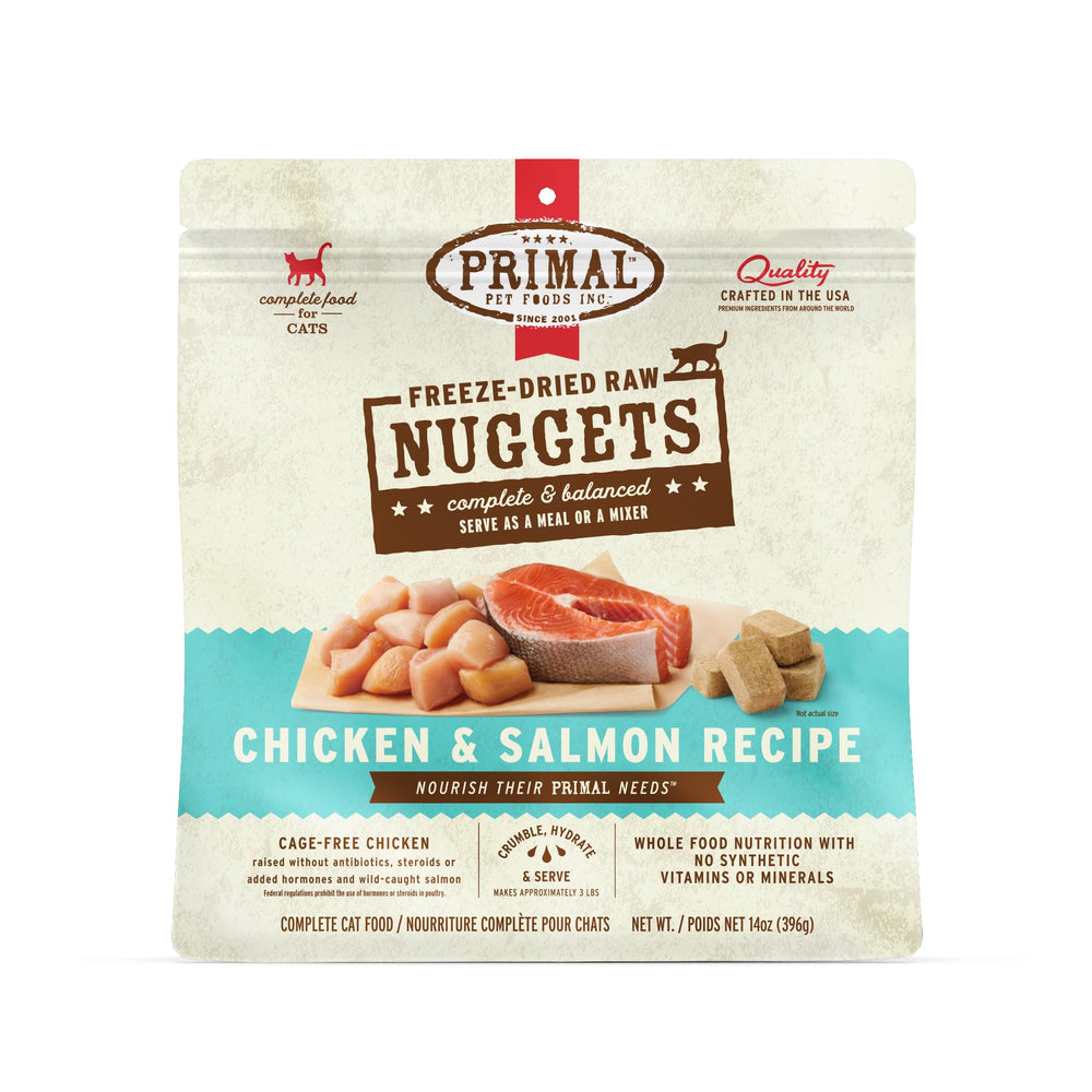 Primal bocaditos pollo-salmón, snack crujiente para gatos adultos.
