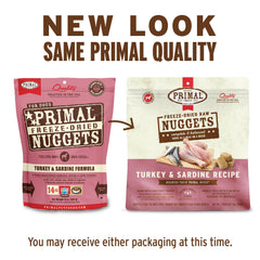 Primal Pet Foods cuñas pavo y sardina, ingredientes frescos visibles, alta proteína.