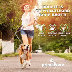 Primalvore Caldo Óseo de Granja – perro bebiendo, promoviendo hidratación