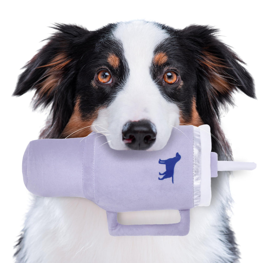 PUPROAR Pup Cup Tumbler facilita juegos de buscar y traer.
