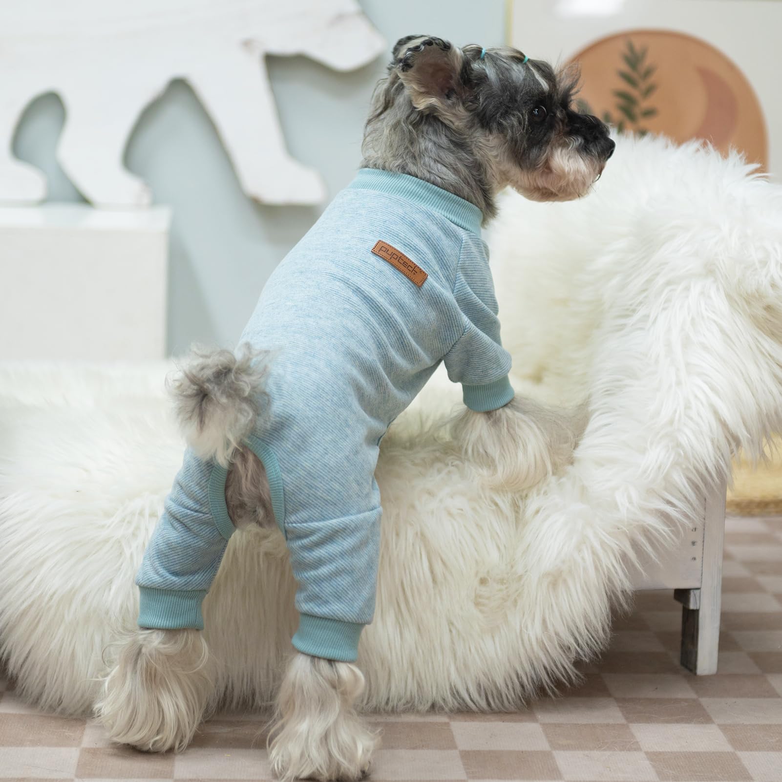 PUPTECK pijama con abertura para la cola, ideal para perros activos.