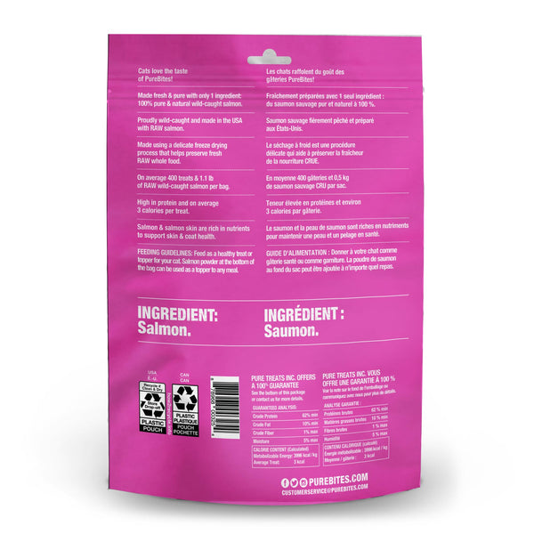 PureBites salmón para gatos, detalle de textura crujiente.