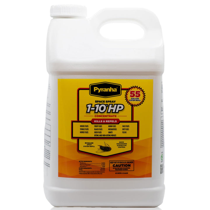 Pyranha 1-10 HP: botella vertiendo concentrado para control de moscas en establos