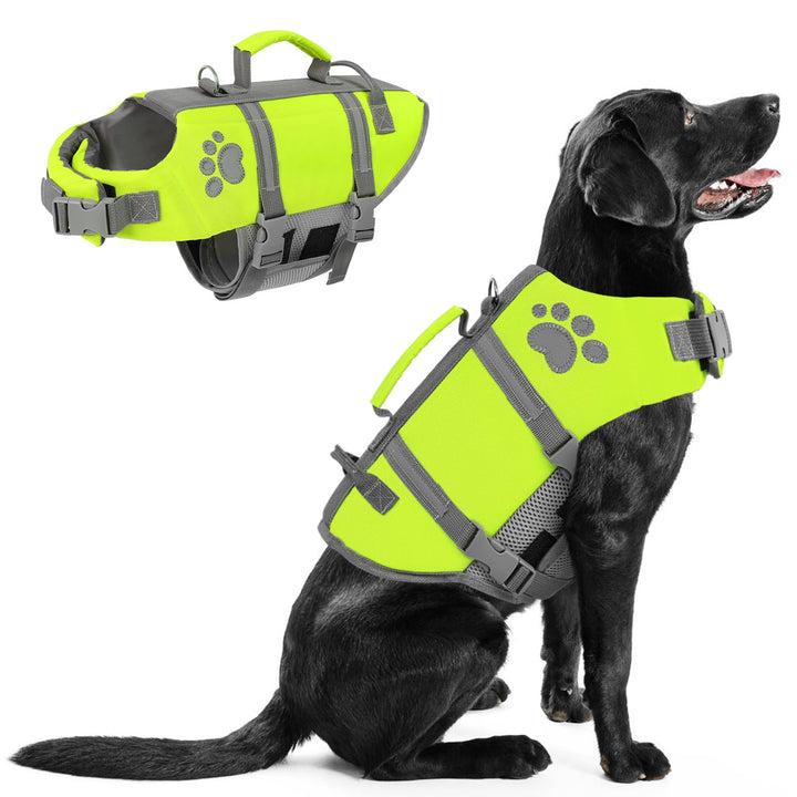 Queenmore chaleco salvavidas para perros frontal ofrece flotación estable.