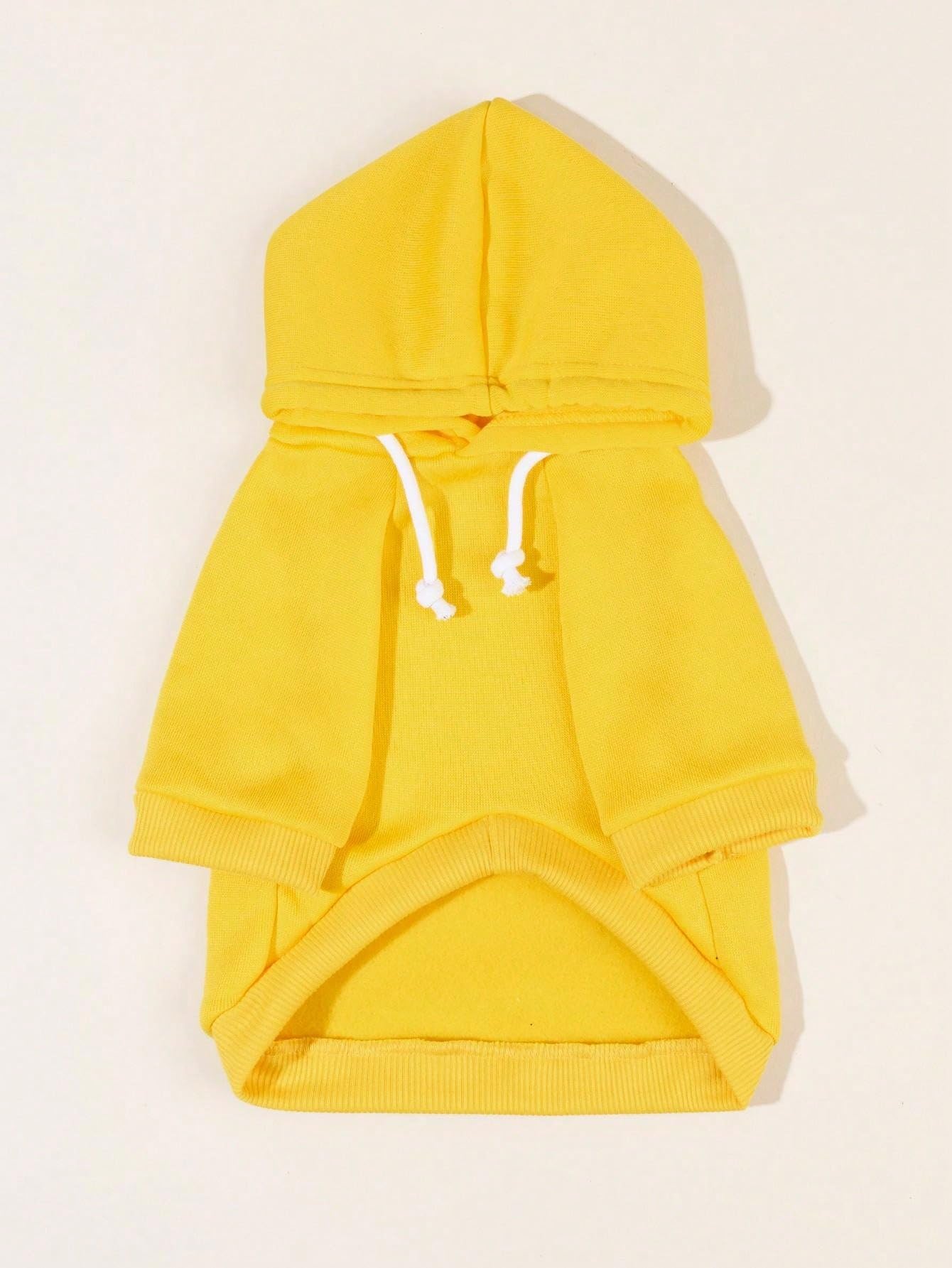 Detalle mangas cortas de la sudadera QWINEE para perro, comodidad en climas templados.