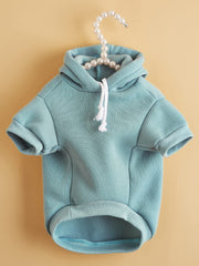 QWINEE sudadera básica, detalle de capucha, protege del frío en días ventosos.