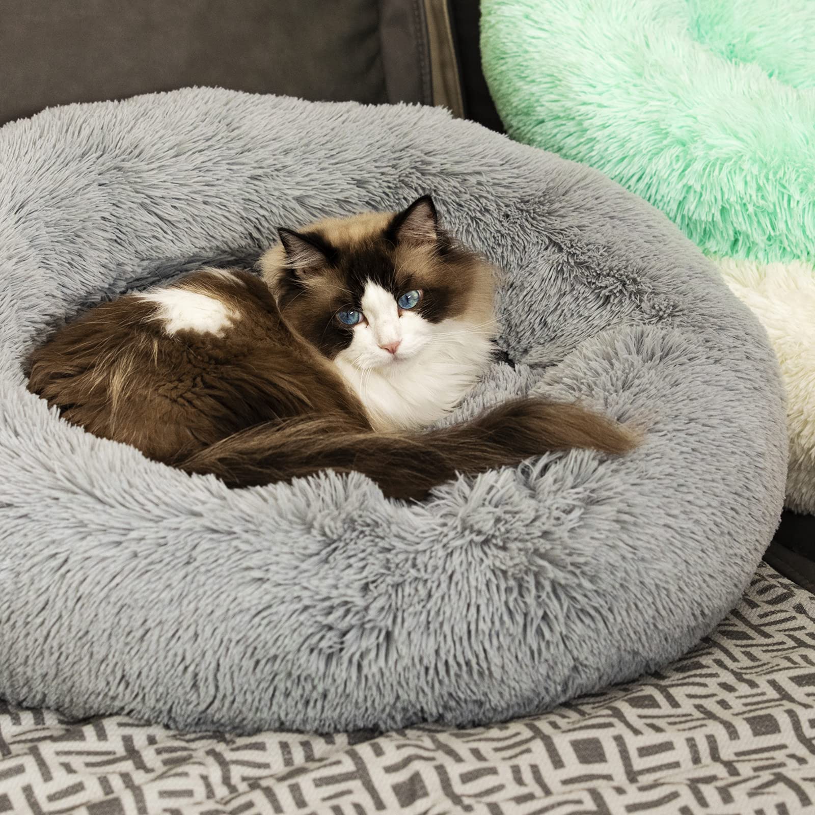 Cama Raimaiso redonda antiestrés donut gris claro, refugio suave para mascotas
