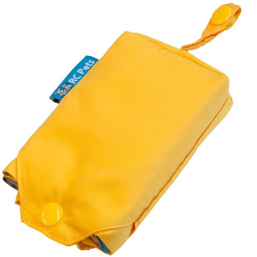 RC Pet Products poncho detalle cierre-refuerzo, diseño robusto para salidas húmedas.