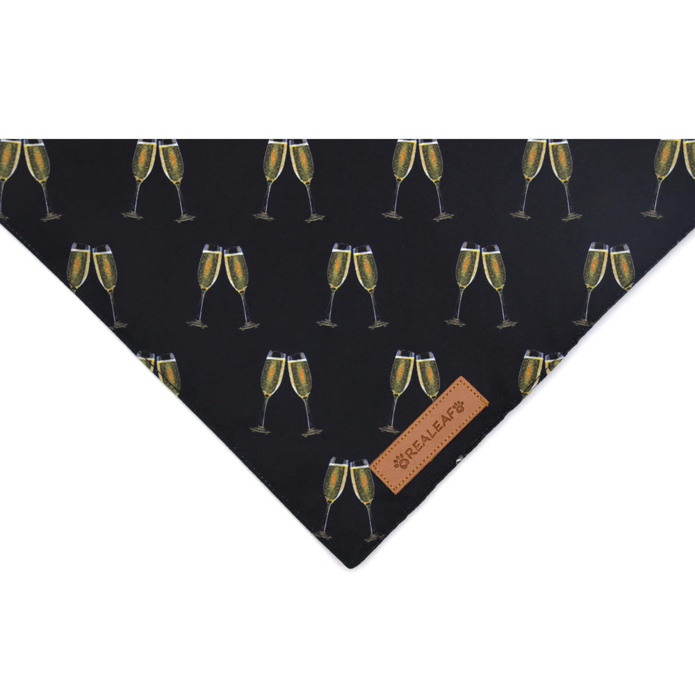 Bandana festiva de Realeaf, ideal para ocasiones especiales y fotos memorables.